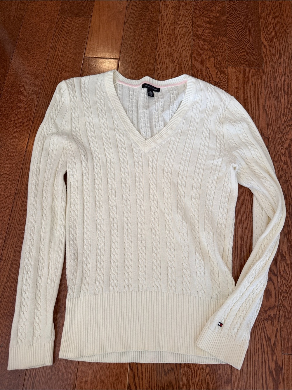 Tommy Hilfiger Women's Cream Cable Knit V-Neck Sweater